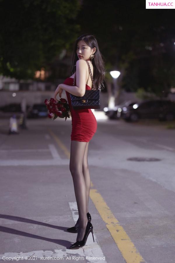 全民女神杨晨晨 猩红吊裙魅惑黑丝
